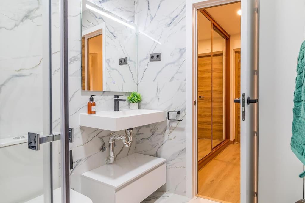 Apartamento Reformado Y Tranquilo Junto A Gran Via مدريد المظهر الخارجي الصورة